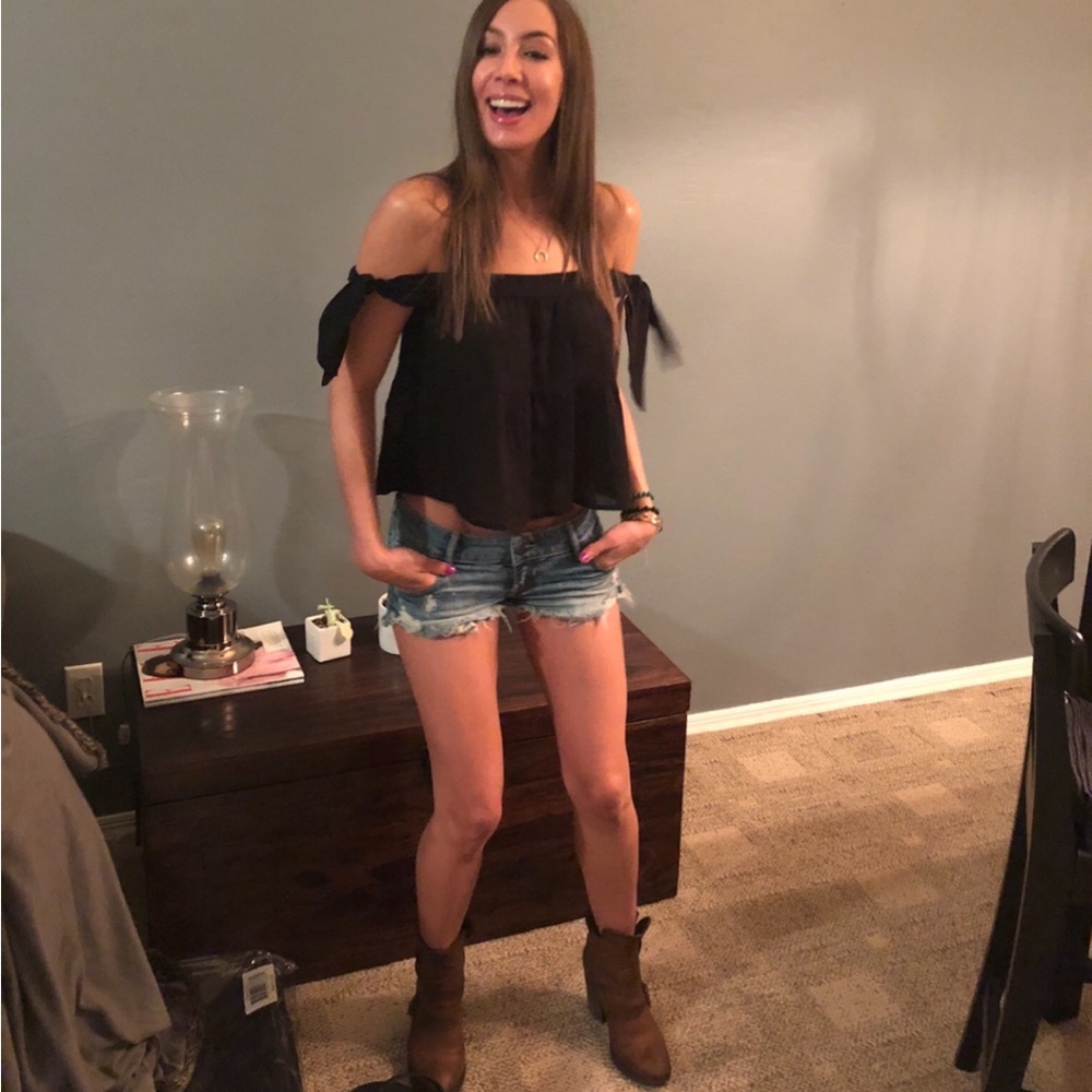 New BCBG off the shoulder crop blouse